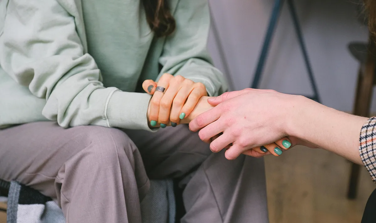 Woman holding hands with recovery coach duirng psychosocial disability recovery session